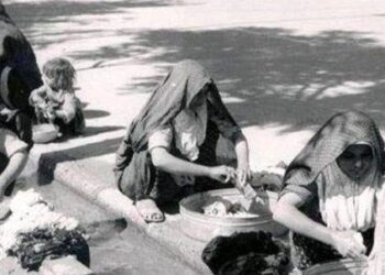 رختشویی کنار جوی آب؛ همین چند سال پیش