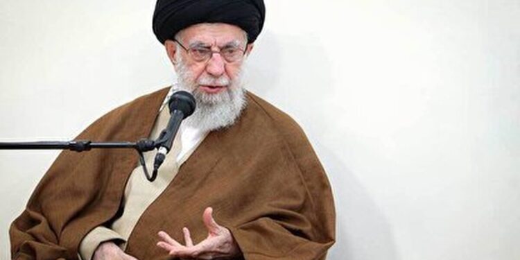 تاکید رهبر انقلاب بر اهمیت تاریخ صحیح و روایت متقن