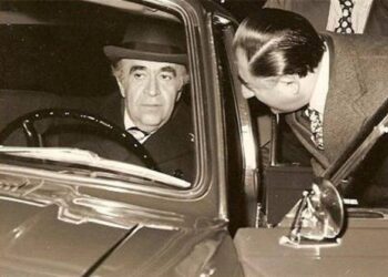 چرا هویدا از ایران فرار نکرد؟