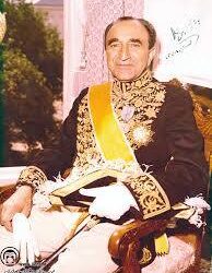 شاه و مردی که بسیار می دانست