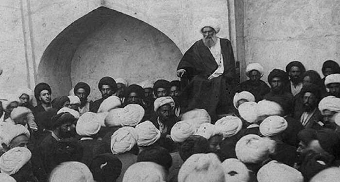 او خواهان بومیسازی اصول مشروطه بود
