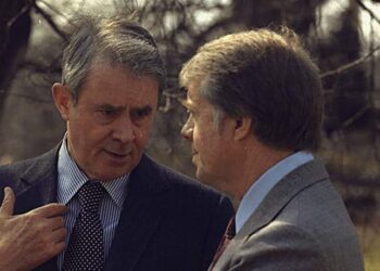 دموکرات آرمان‌خواهی که به دولتش پشت کرد