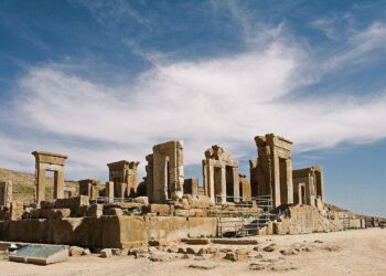 زندگینامه نصرت الله امینی ، مردی که تخت جمشید را نجات داد