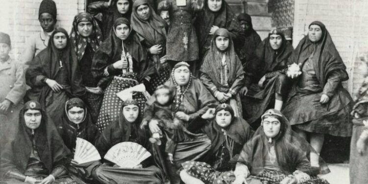 زنان در دوران مشروطه چه حق و حقوقی داشتند؟