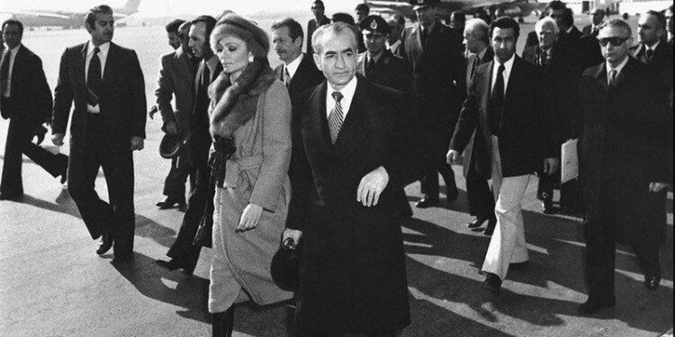 نقش راکفلر در فرار شاه به آمریکا چه بود؟