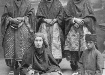 تصاویری از پوشش زنان ایرانی در دوره قاجار