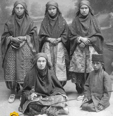 تصاویری از پوشش زنان ایرانی در دوره قاجار