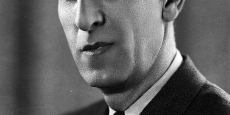 علت مخالفت مصدق برای به قدرت رسیدن و شاه شدن رضاخان چه بود؟