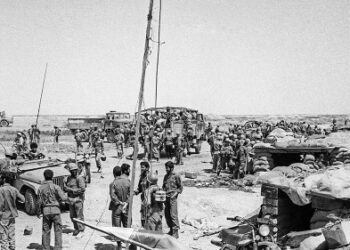 اجبار ارتش بعثی به عقب‌نشینی از هویزه