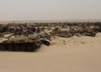 قبرستانی از لاشه تانک‌ها