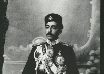 کدام پادشاه ایران بدون تخت و تاج بود؟