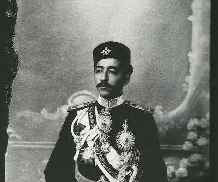 کدام پادشاه ایران بدون تخت و تاج بود؟