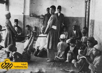 دختر، مشق که بلد شد کاغذپرانی می‌کند!