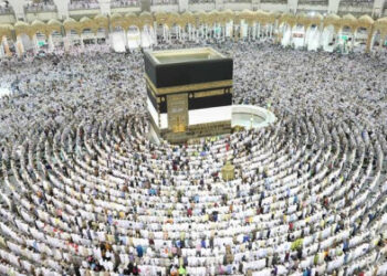 تبلیغ آرمان‌های انقلاب بین حجاج