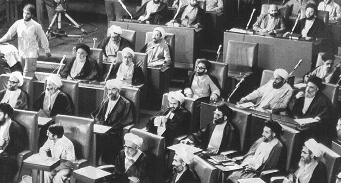 حاشیه و متن اولین دوره از مجلس خبرگان رهبری در آیینه تصاویر