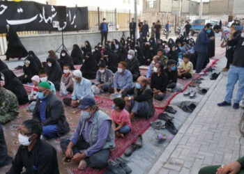 اقامه عزای حسینی با شور و شوق کودکانه