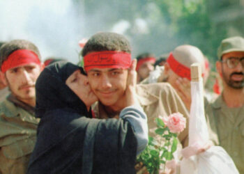 درخواست مادر شهید از رزمندگان