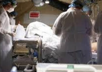 حضور داوطلبانه در خط مقدم جهت مداوای رزمندگان