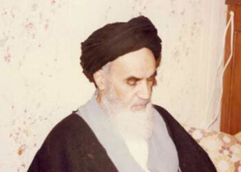 دزدی آمده و سنگی انداخته