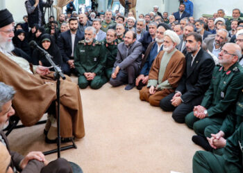 اصفهان نماد در هم تنیدگی جریان تدیّن با جریان علم و صنعت و فرهنگ و تمدّن است