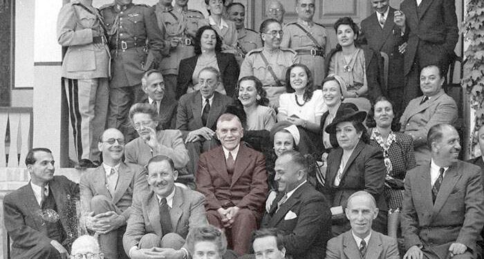 سایه استعمار در ایران