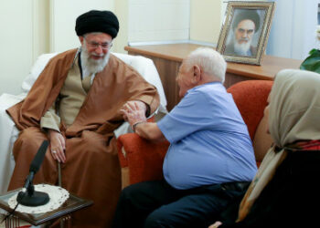 آرشیو؛ دیدار رهبری با خانواده شهدای ارمنی در آستانه شروع سال نو میلادی