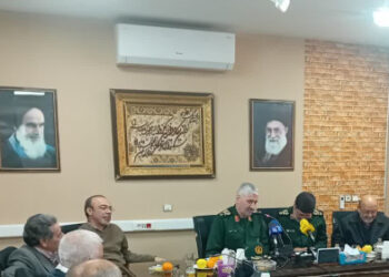 نشست هم‌اندیشی با راویان دفاع مقدس برگزار شد