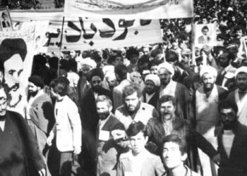 مقابله با دژخیمان رژیم از پشت بام