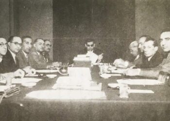 مردی با چهره چندوجهی