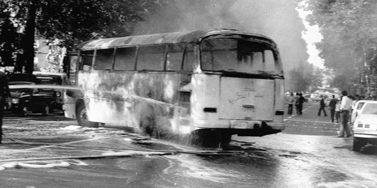 حمله موفق سازمان منافقین به اتوبوس امپریالیستی