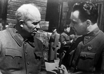 مردی که از ترس فروپاشی، امپراتوری را به خواب برد