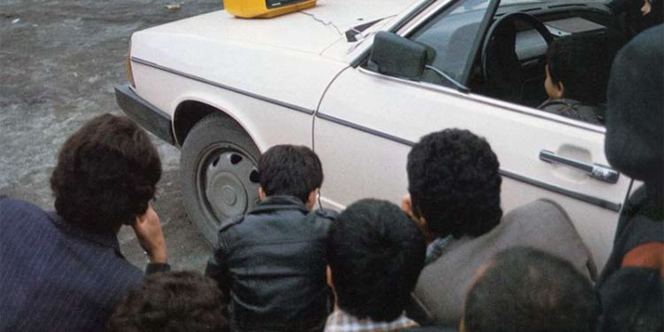 آیا تلویزیون با مردم برای پیروزی انقلاب همکاری کرد؟