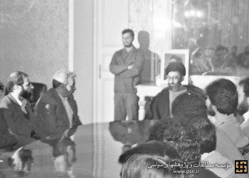 انقلاب آیه الهی است آن را به افراد نسبت ندهید