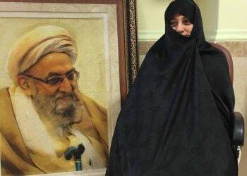 جایگاه رهبری را در حد یک دوست فداکار رعایت می‌کردند
