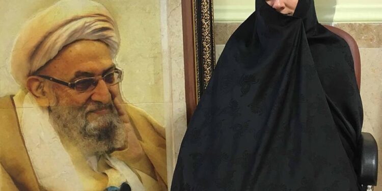 جایگاه رهبری را در حد یک دوست فداکار رعایت میکردند
