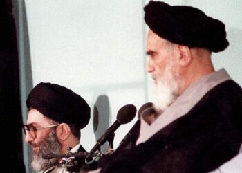 سودای سیاه انتقام از امام، سنگباری بر سیمای رهبری