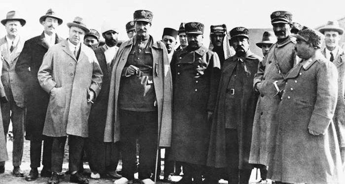 از لعنت بر گذشته تا امضای استعمار