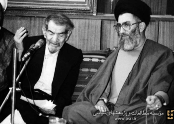 تیغ نقد و تواضع شاعرانه